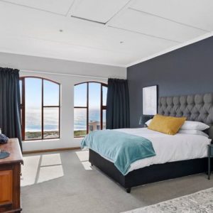 Spacious main bedroom with Queen sized bed and en-suite bathroom – price for single occupancy (1 person)